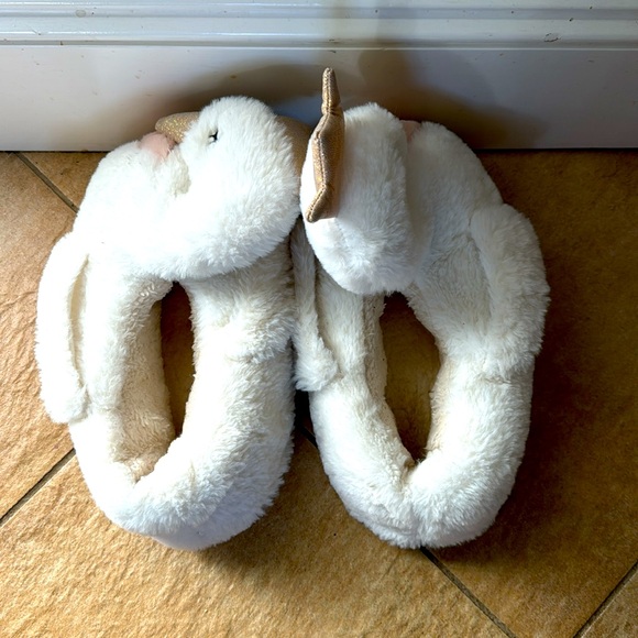 CUTEST SWAN SLIPPERS! Size 5-6 Women, no tags. Fluffy fleece inside. Washable! - Picture 2 of 6